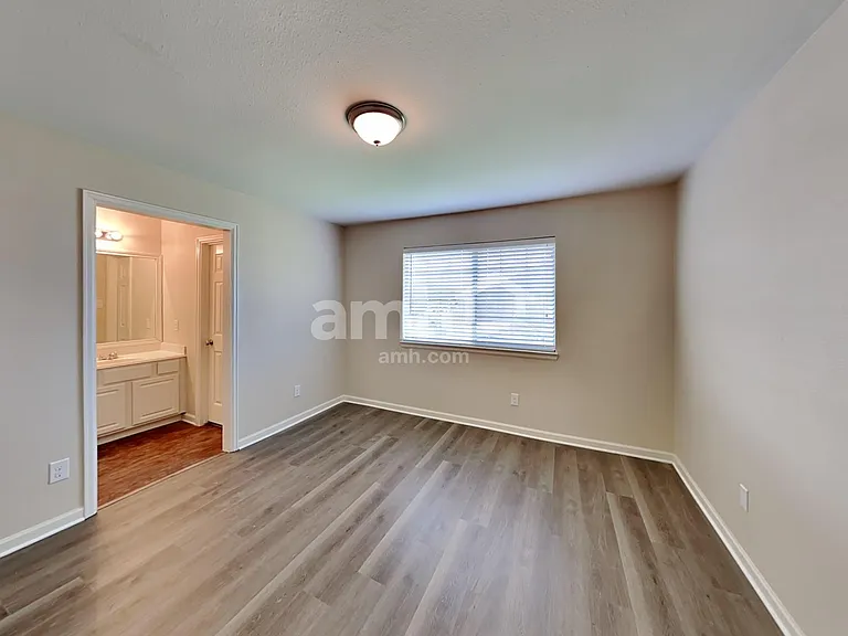 501 Falcon Lake Dr — Photo 15