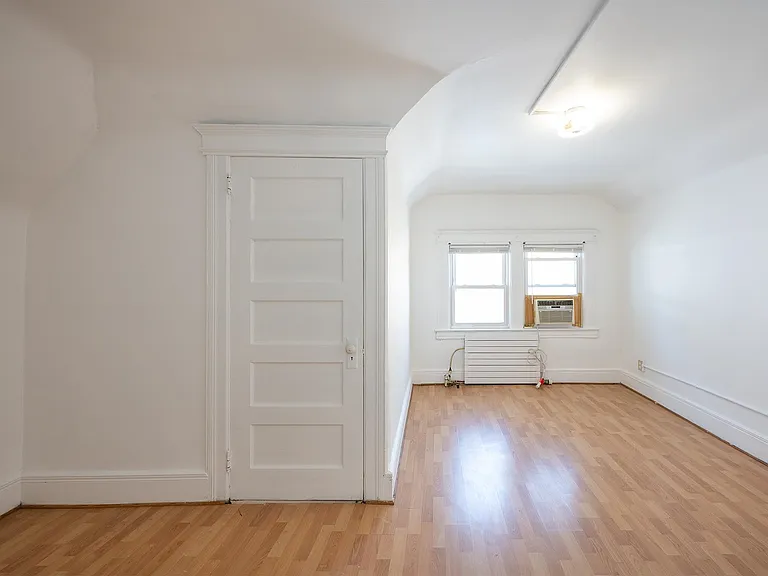 163 Jewett Ave — Photo 15