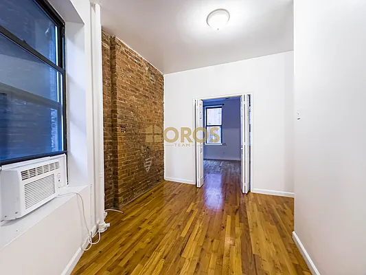 Rented by City Connections Realty | media 4