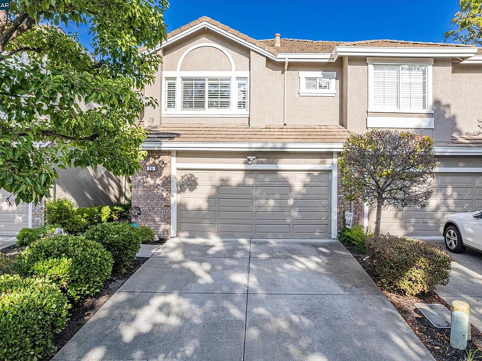 1st image of 26 Mountain Valley Pl