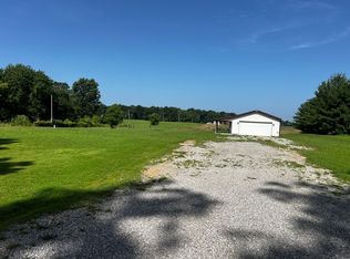 10261 N Puckett Ln, Mount Vernon, IL 62864