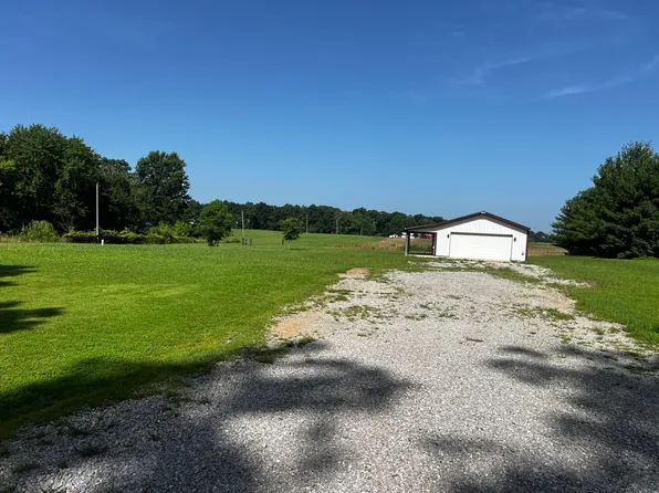 10261 N Puckett Ln, Mount Vernon, IL 62864