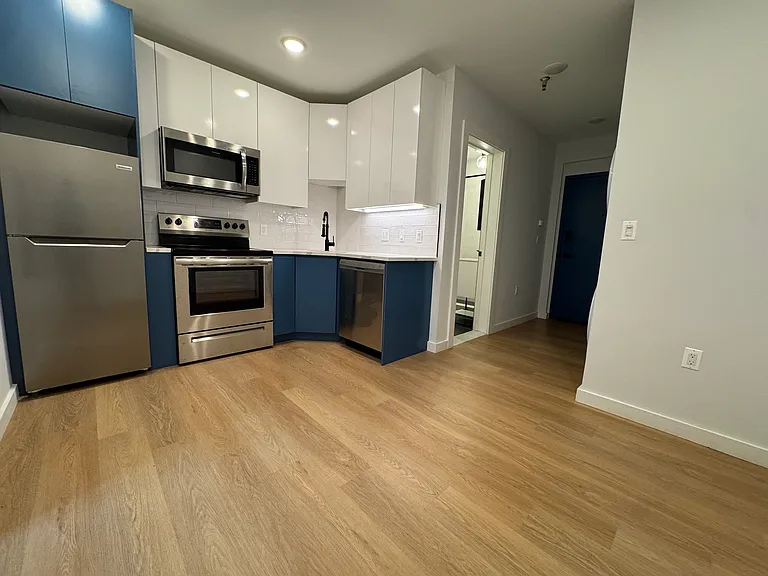 55A Tunxis Ave #221 — Photo 9