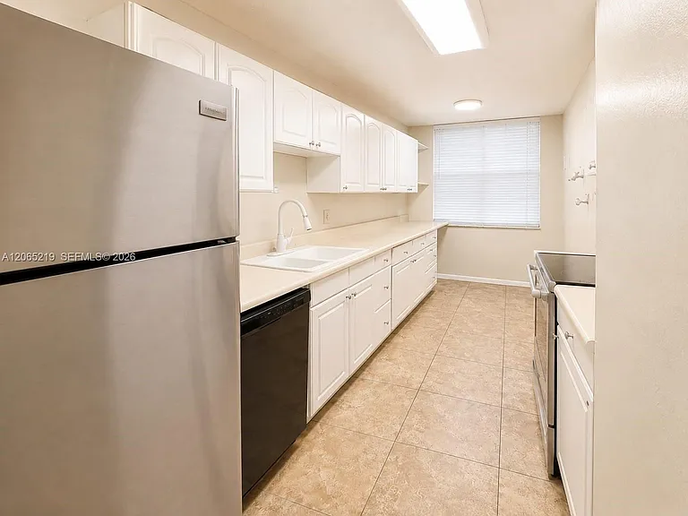 250 Jacaranda Dr #805 — Photo 3