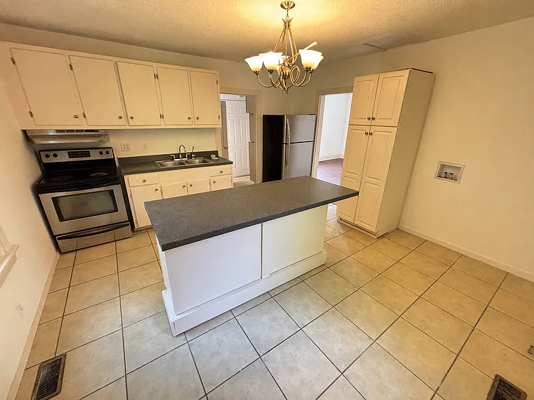 693 Maywood St — Photo 12