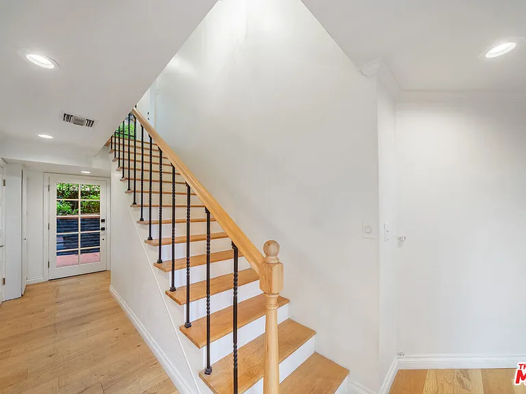 9305 Beverly Crest Dr — Photo 24