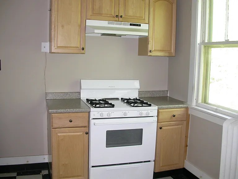 329 Macarthur Pkwy #3 — Photo 16