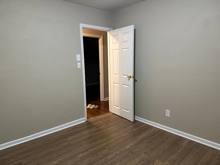 410 Savannah Ave — Photo 1