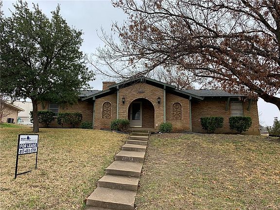 3rd image of 1809 Huntington Dr