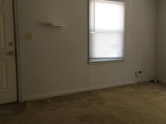 4th image of 325 W 18th St
