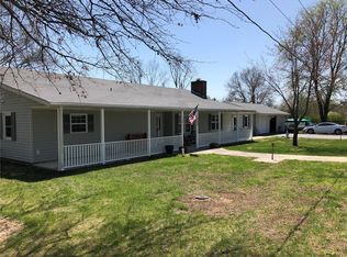 602 Clark St, Perry, MO 63462