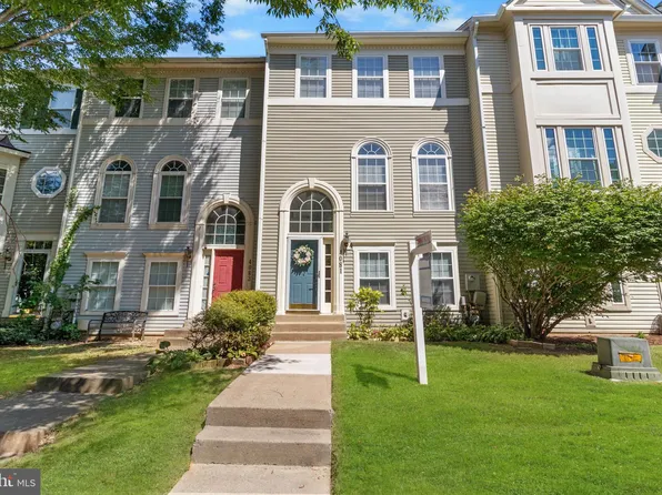 4081 Fountainside Ln, Fairfax, VA 22030