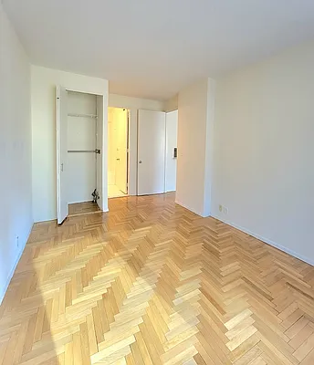 Rented by City Connections Realty | media 16