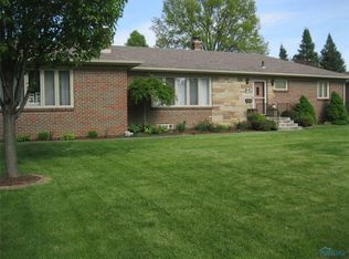 220 Birch Dr, Rossford, OH 43460