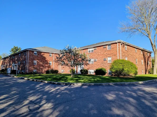 89 Pleasant St APT C1, Medfield, MA 02052