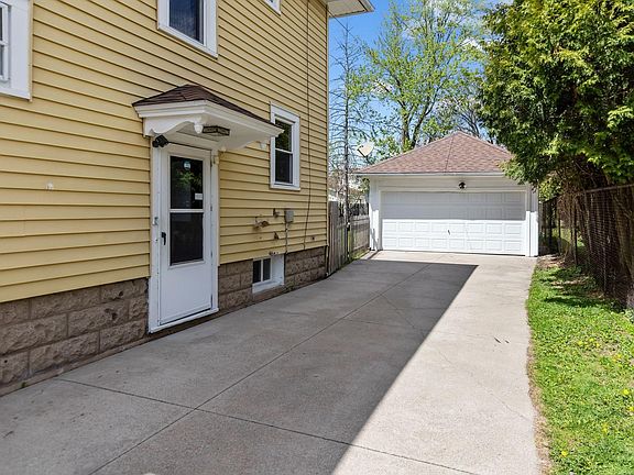 5th image of 1028 W Summer St