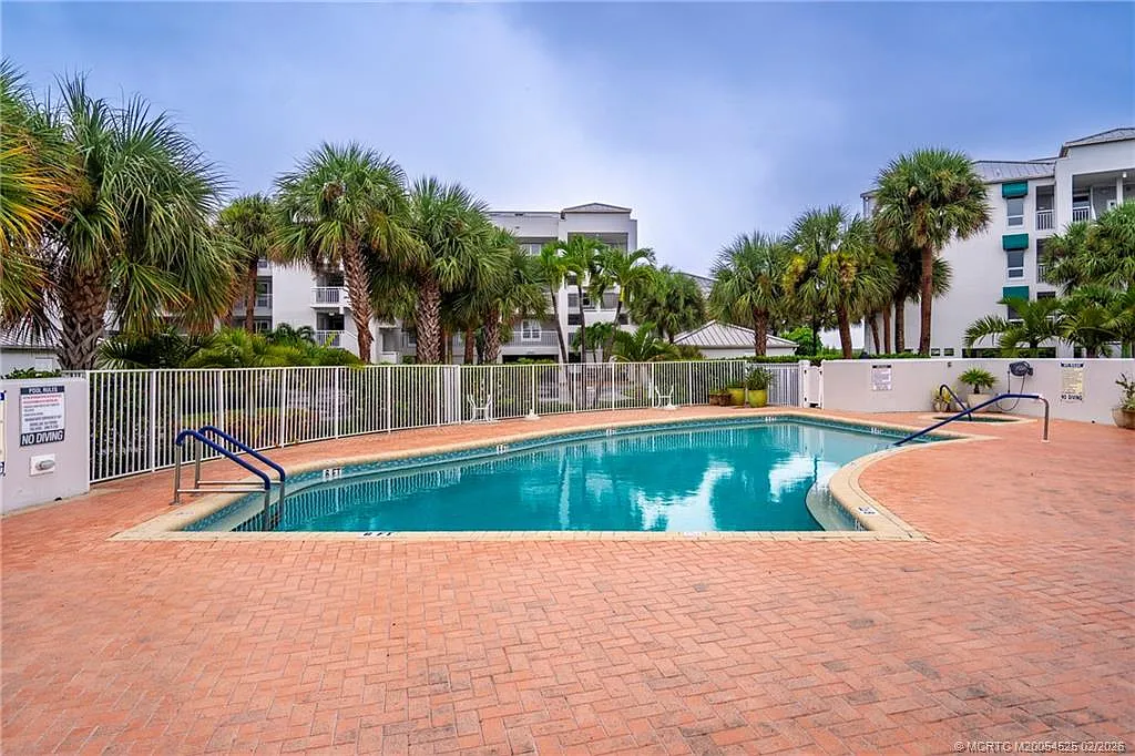 3 bed, 2.5 bath, 1950 sqft, $3,900 — Photo 4
