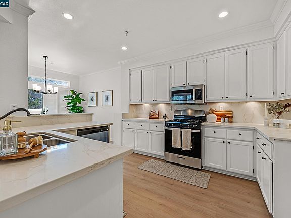 5th image of 720 Sutter Creek Ln