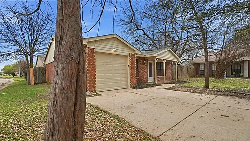 447 Vincent St Photo 1