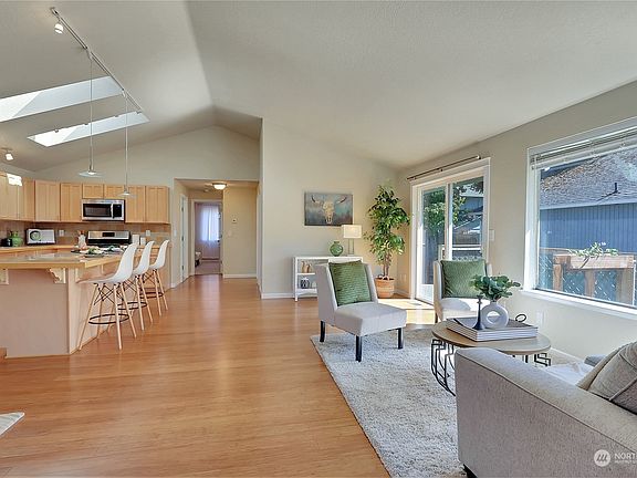 3rd image of 2610 Douglas Street SW