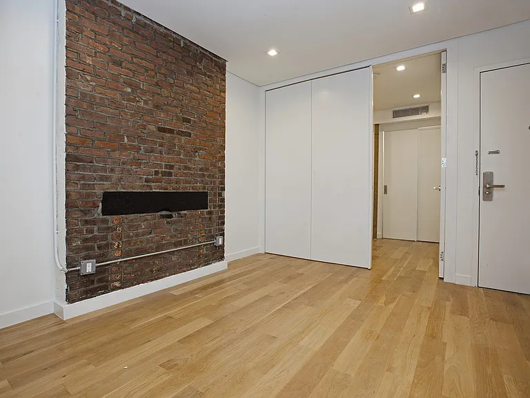 102 Forsyth St #10 — Photo 4