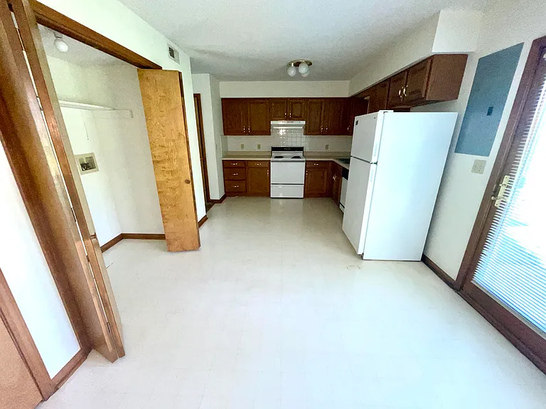4601 W Millbrook Dr #H — Photo 8