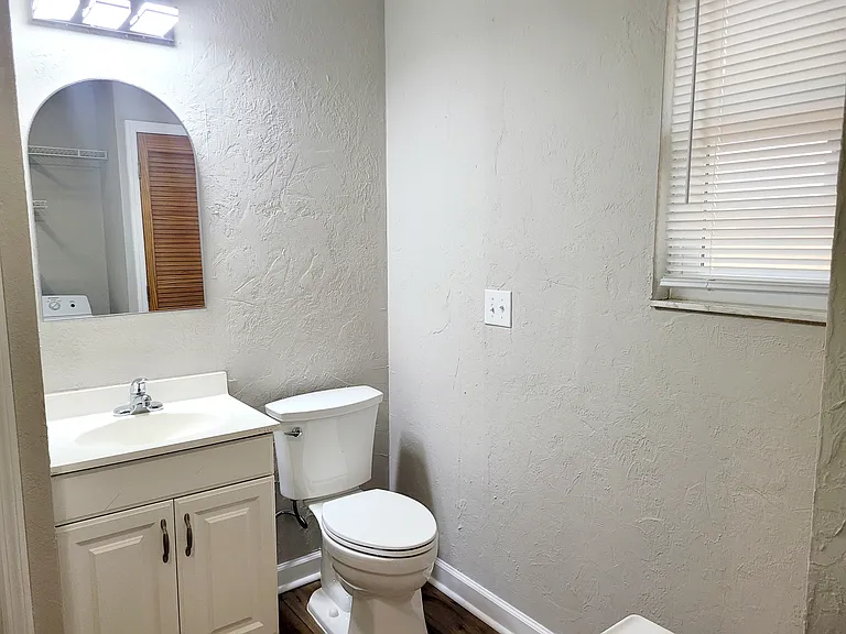 3116 W University Ave — Photo 50