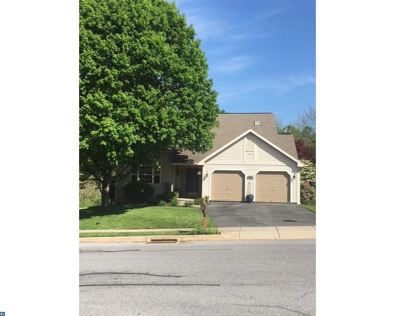 560 Russell St photo 1
