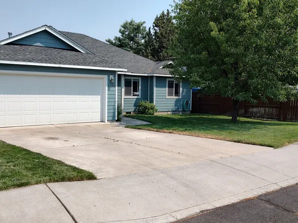 2520 NE 9th St, Redmond, OR 97756