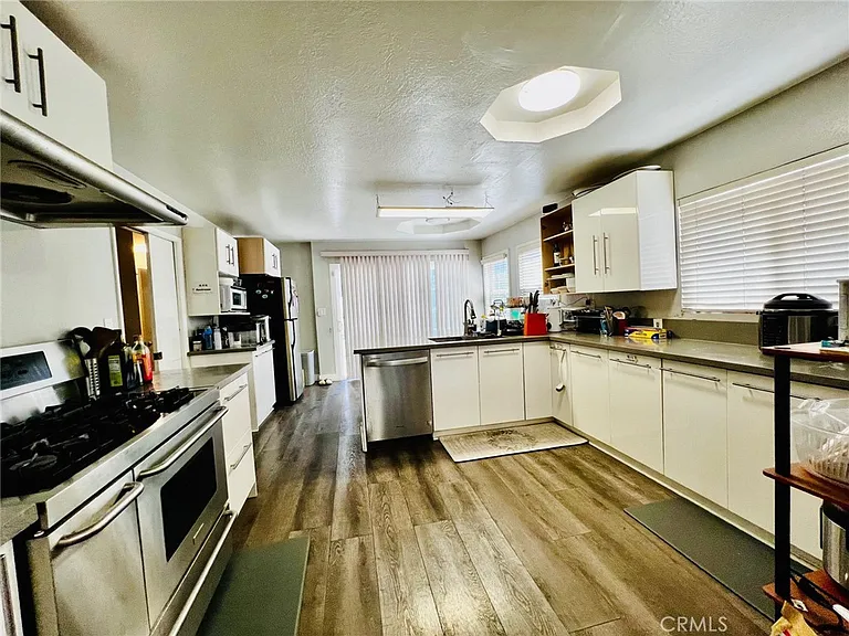 913 W 21st — Photo 16