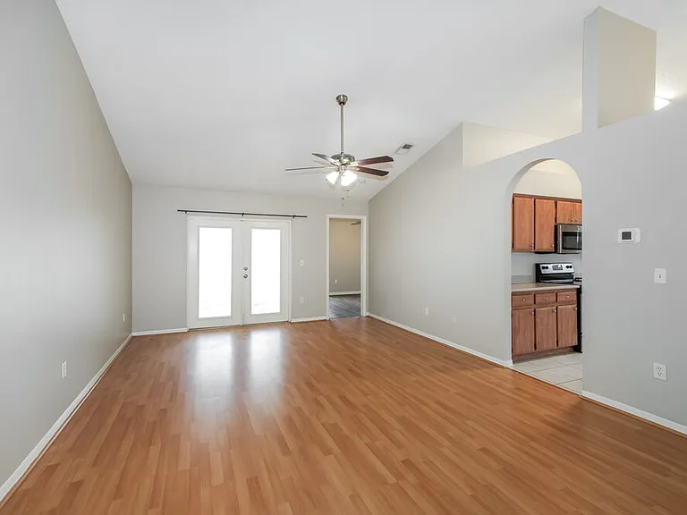 2047 Sarah Louise Dr — Photo 4