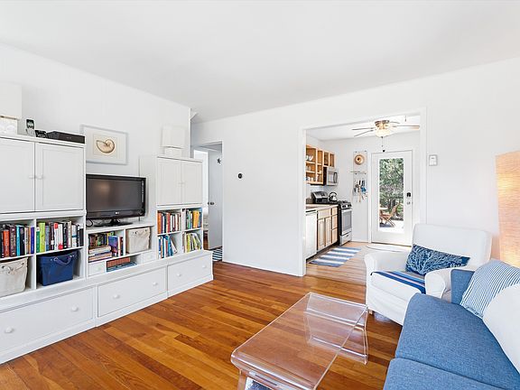 5th image of 16 Beach Ave