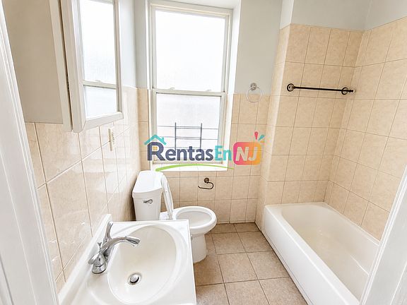 2nd image of 285 Goldsmith Ave #H4