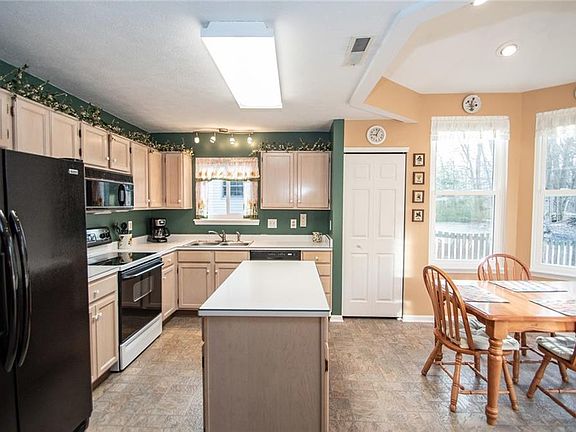3rd image of 12511 Winding Creek Ln