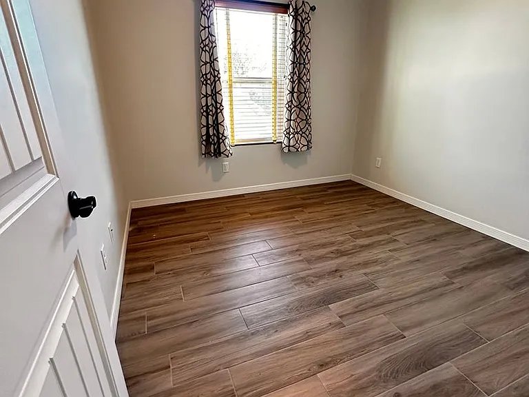 118 Scotland Ct — Photo 4