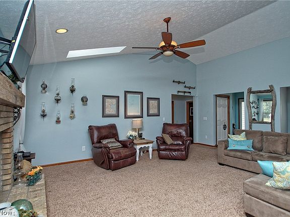 4th image of 8036 Oak Tree Dr N