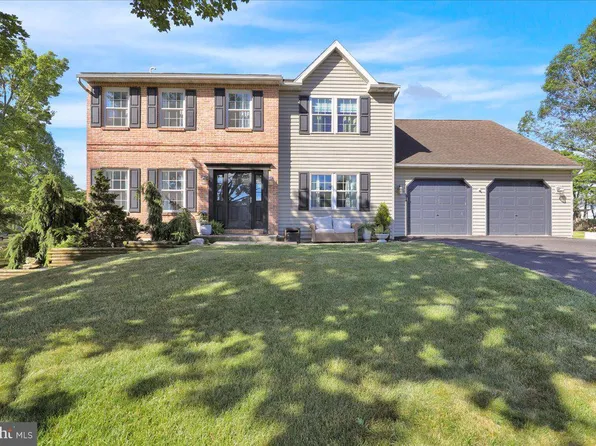 1102 Forest St, Fleetwood, PA 19522