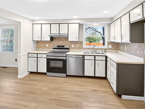 5th image of 960 Red Oak Cir