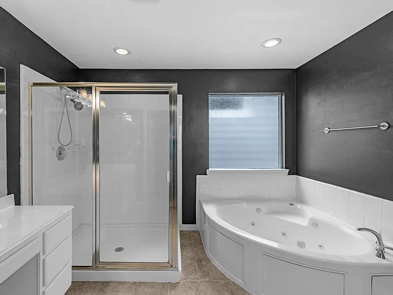 5228 Larkin St — Photo 18