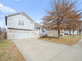 15614 Pebble Ter, Basehor, KS 66007