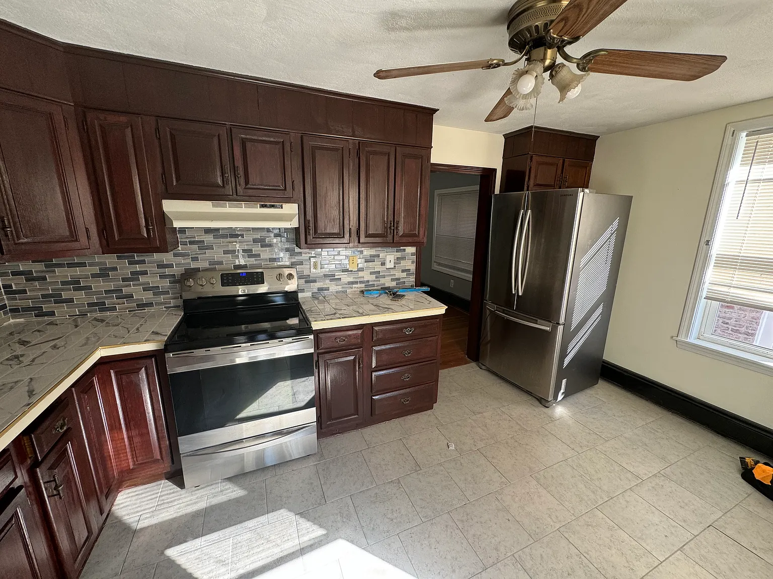 3 bed, 1.5 bath, $3,800 — Photo 2