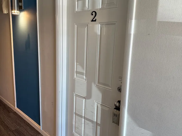 Executive House Apartments — Photo 27