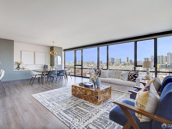 4th image of 250 King St Unit 1116