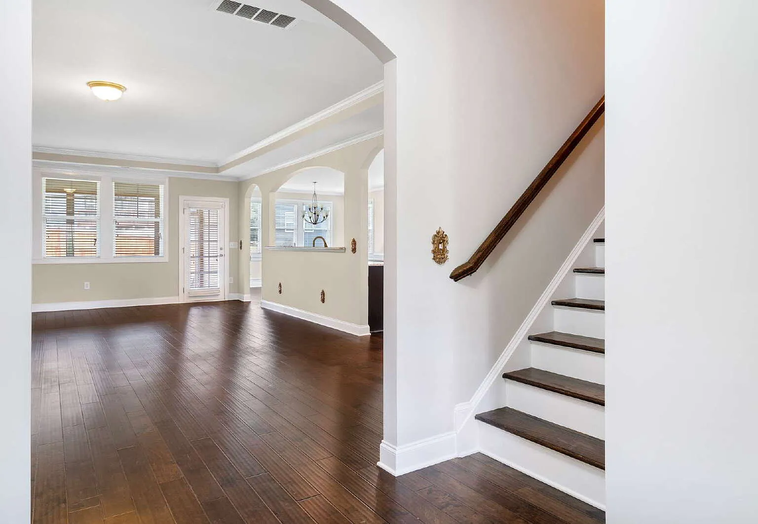 4 bed, 3.0 bath, 3607 sqft, $3,595 — Photo 4