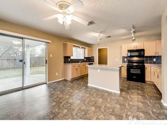 2nd image of 7020 Lake Jackson Dr