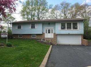 6902 Longmeadow Ln, Hanover Park, IL 60133