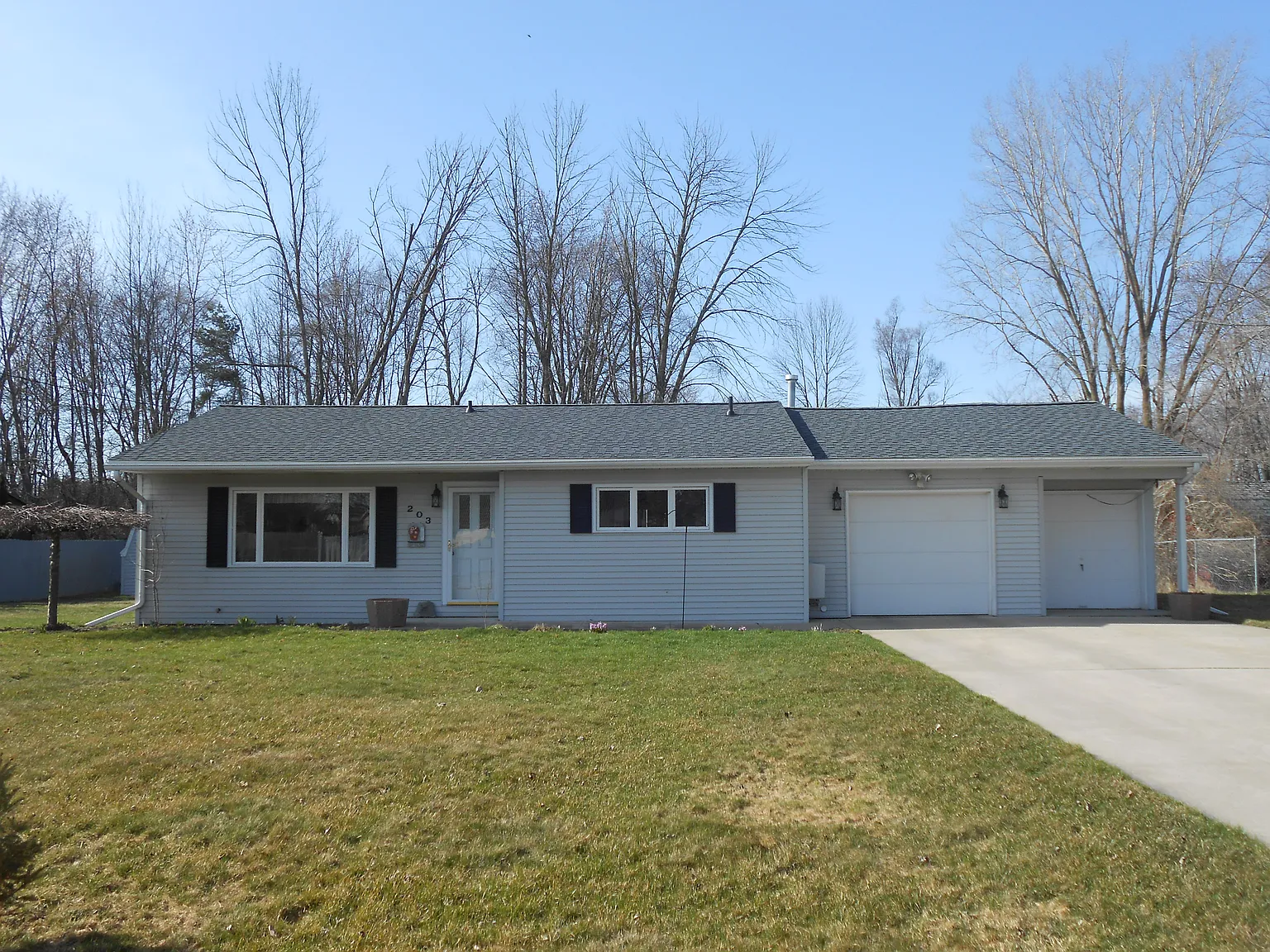 203 Strieter Dr photo 1