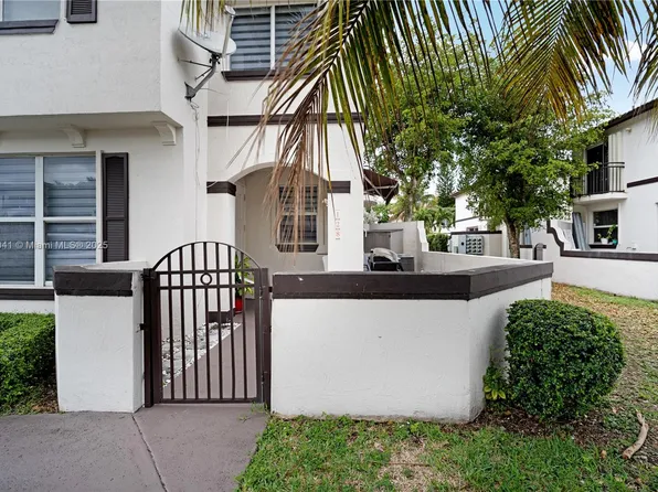 8565 SW 152nd Ave APT 128, Miami, FL 33193