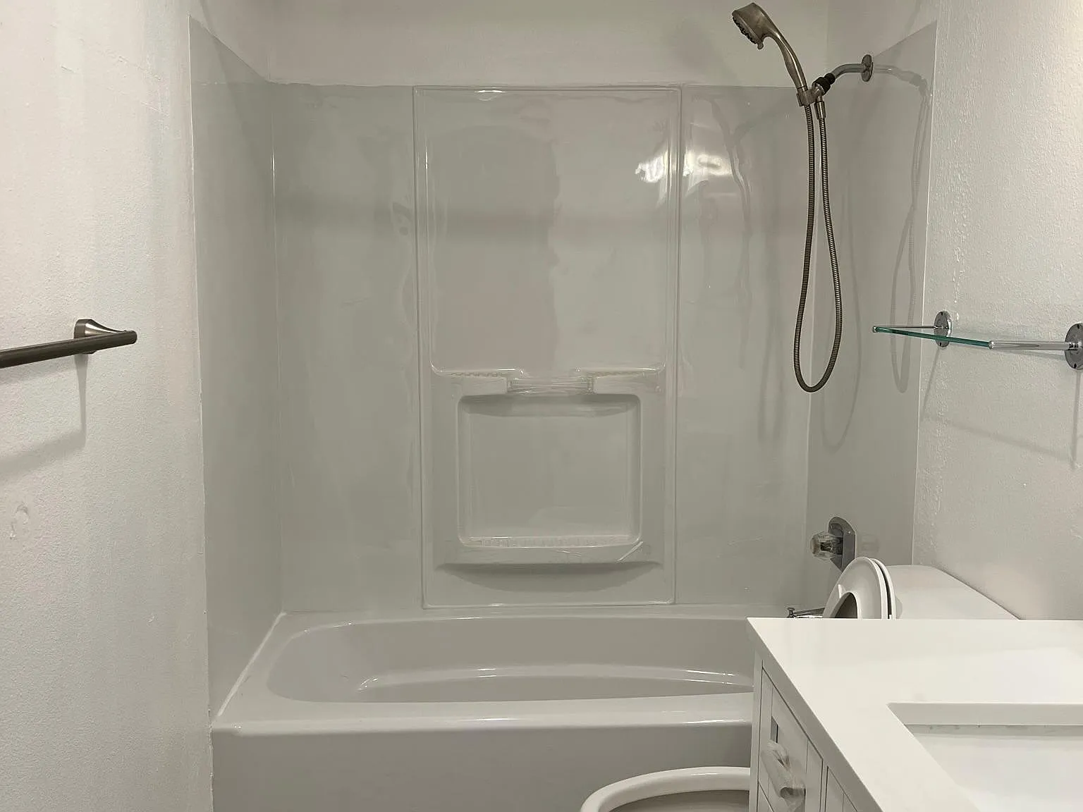 4 bed, 2320 sqft, $3,300 — Photo 4