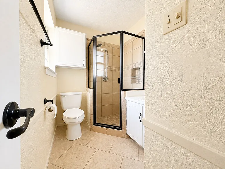2025 Meadow Gln — Photo 9